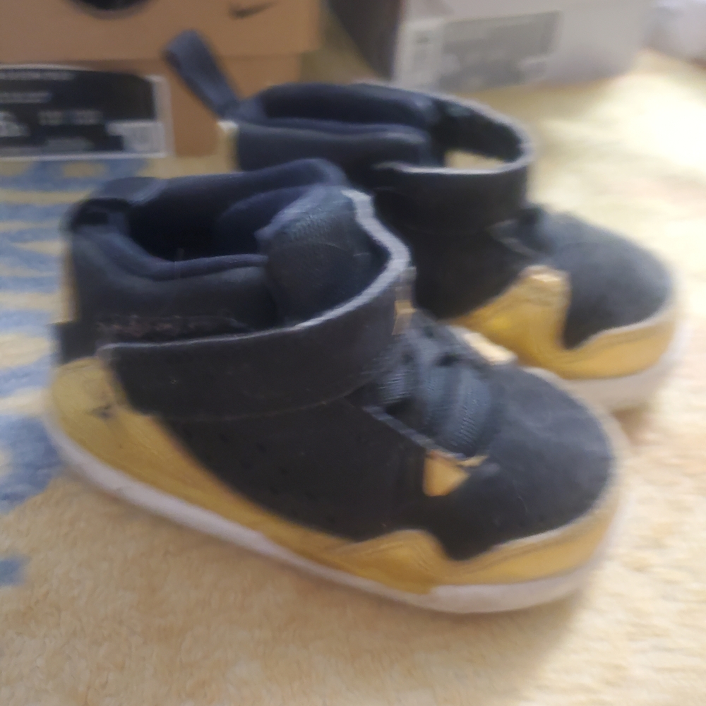 Jordan Kids Black and Gold Sneakers